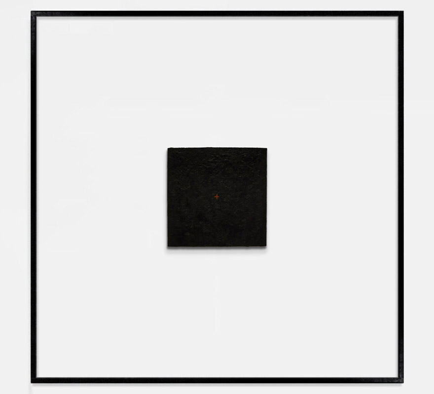 Ilppo Alho, 1992 — Amok IV — akryyliv�ri kankaalle ja maalattu ter�s — 200 x 200 x 5 (cm)