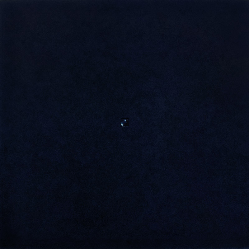 Ilppo Alho, 1993 — Amok XII — akryyliv�ri kankaalle ja optiikka — 160 x 160 x 7 (cm)